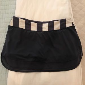Lululemon Hotty Hot Skirt size 10 navy